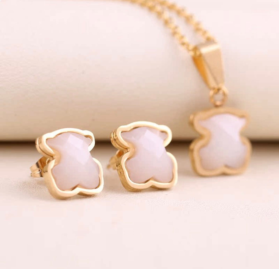 Classic Teddy Pearl Jewelry Set