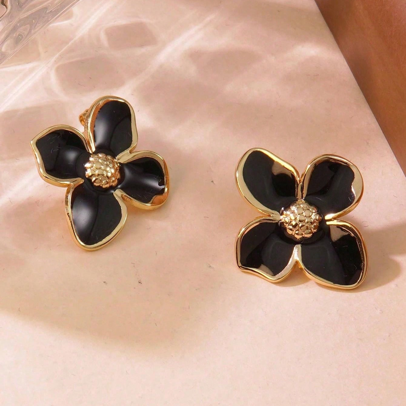 Bloom Petal Stud Earrings – Gold