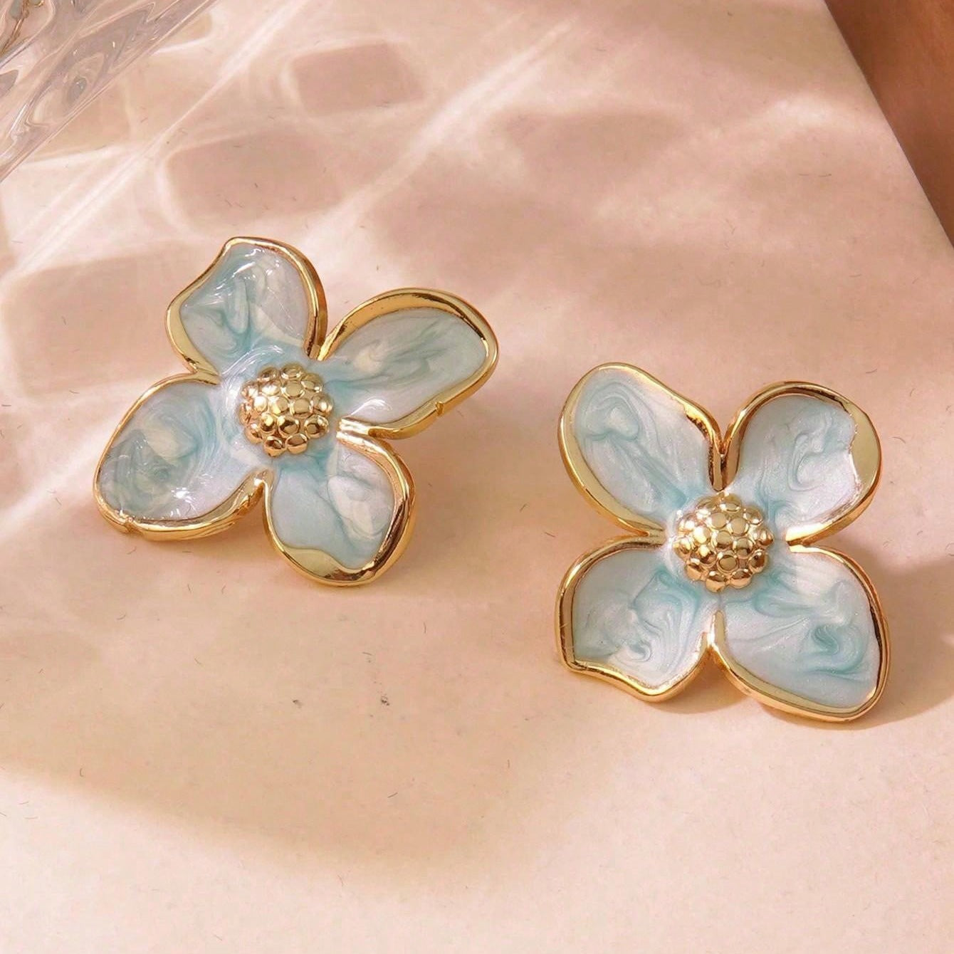 Bloom Petal Stud Earrings – Gold